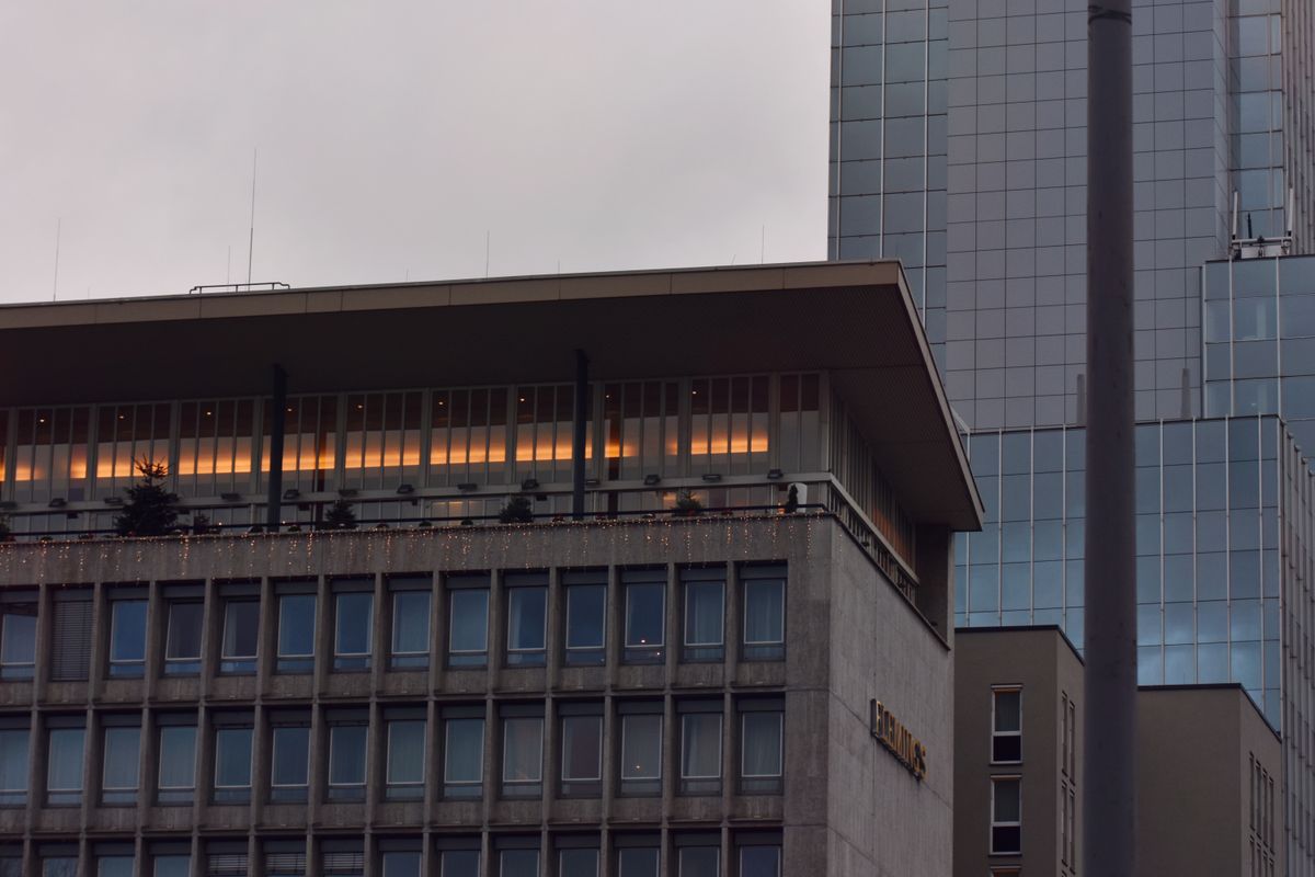 La oficina en la planta alta de la nave: vaciarla sin parar la producción